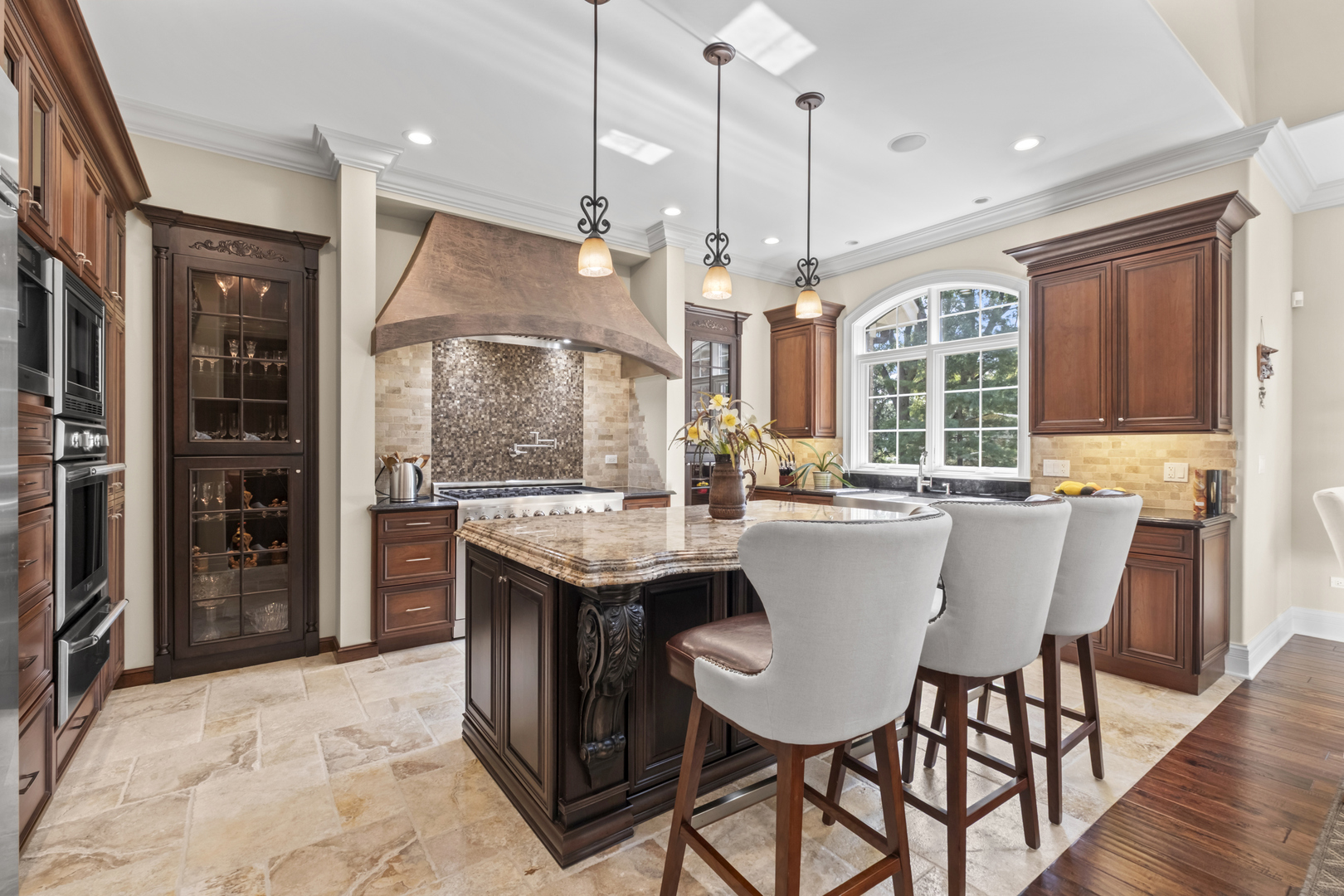 17W033 87th Street, Willowbrook, IL 60527