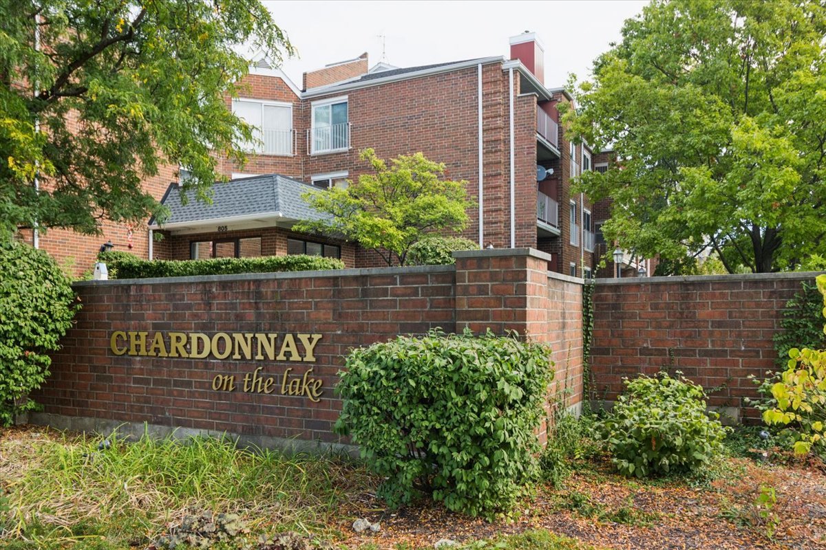 805 Leicester Road #118, Elk Grove Village, IL 60007