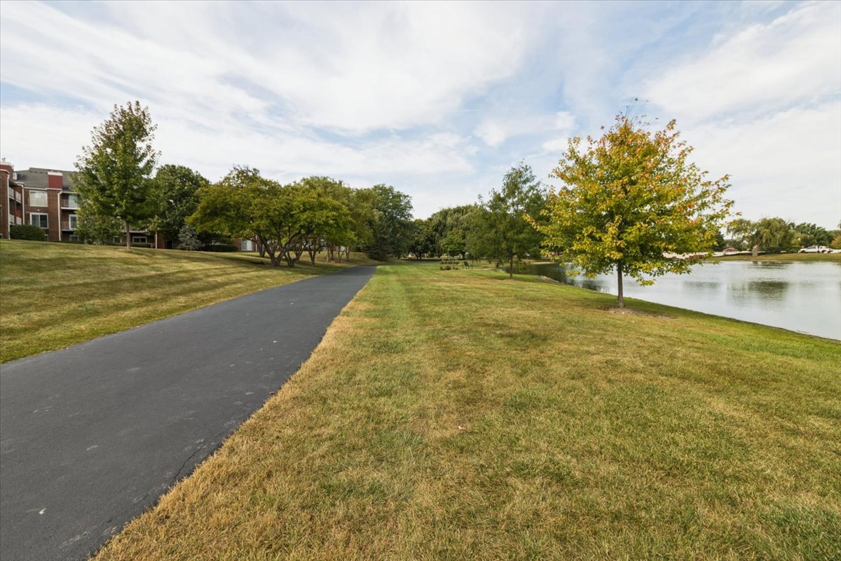 805 Leicester Road #118, Elk Grove Village, IL 60007