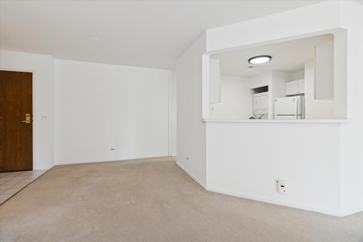 805 Leicester Road #118, Elk Grove Village, IL 60007