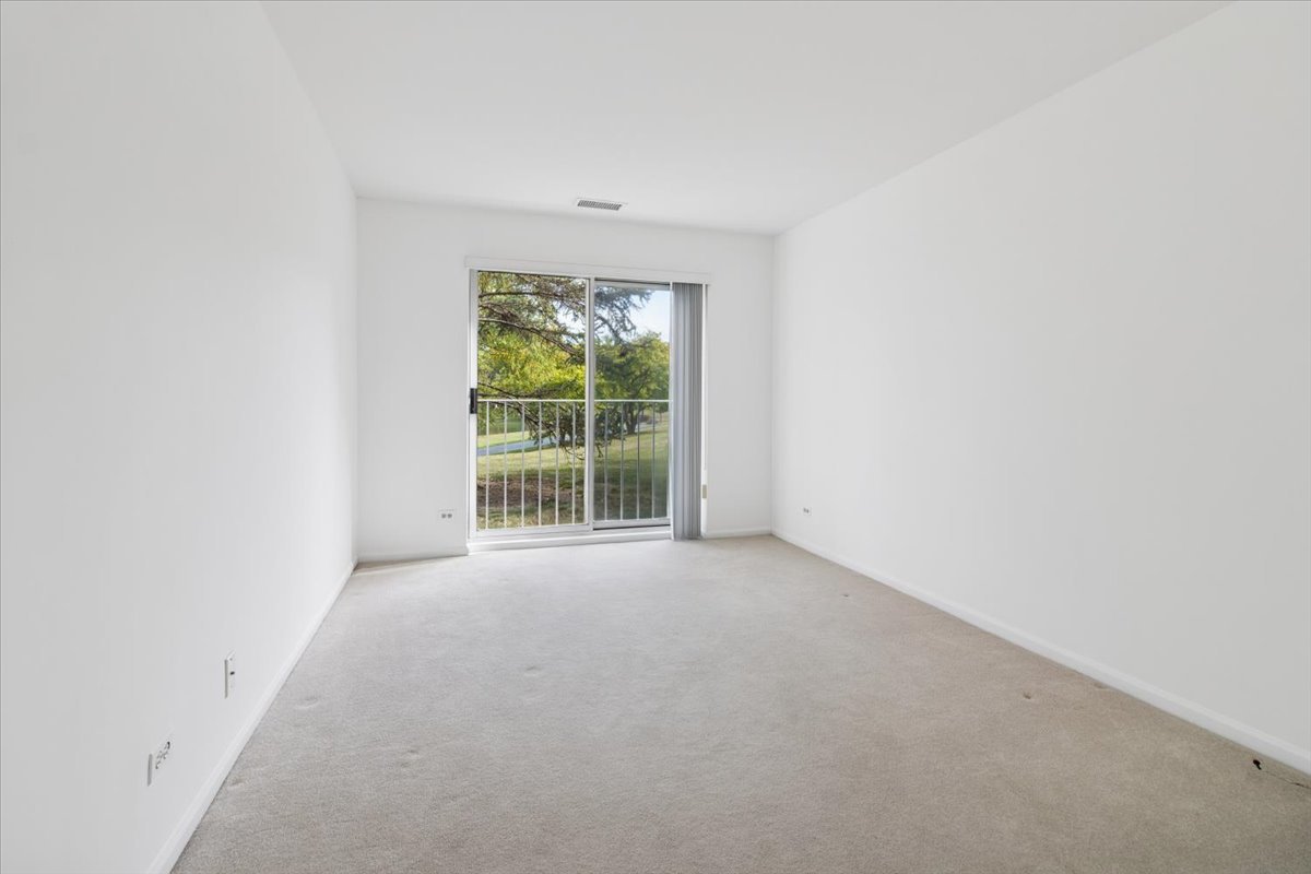 805 Leicester Road #118, Elk Grove Village, IL 60007