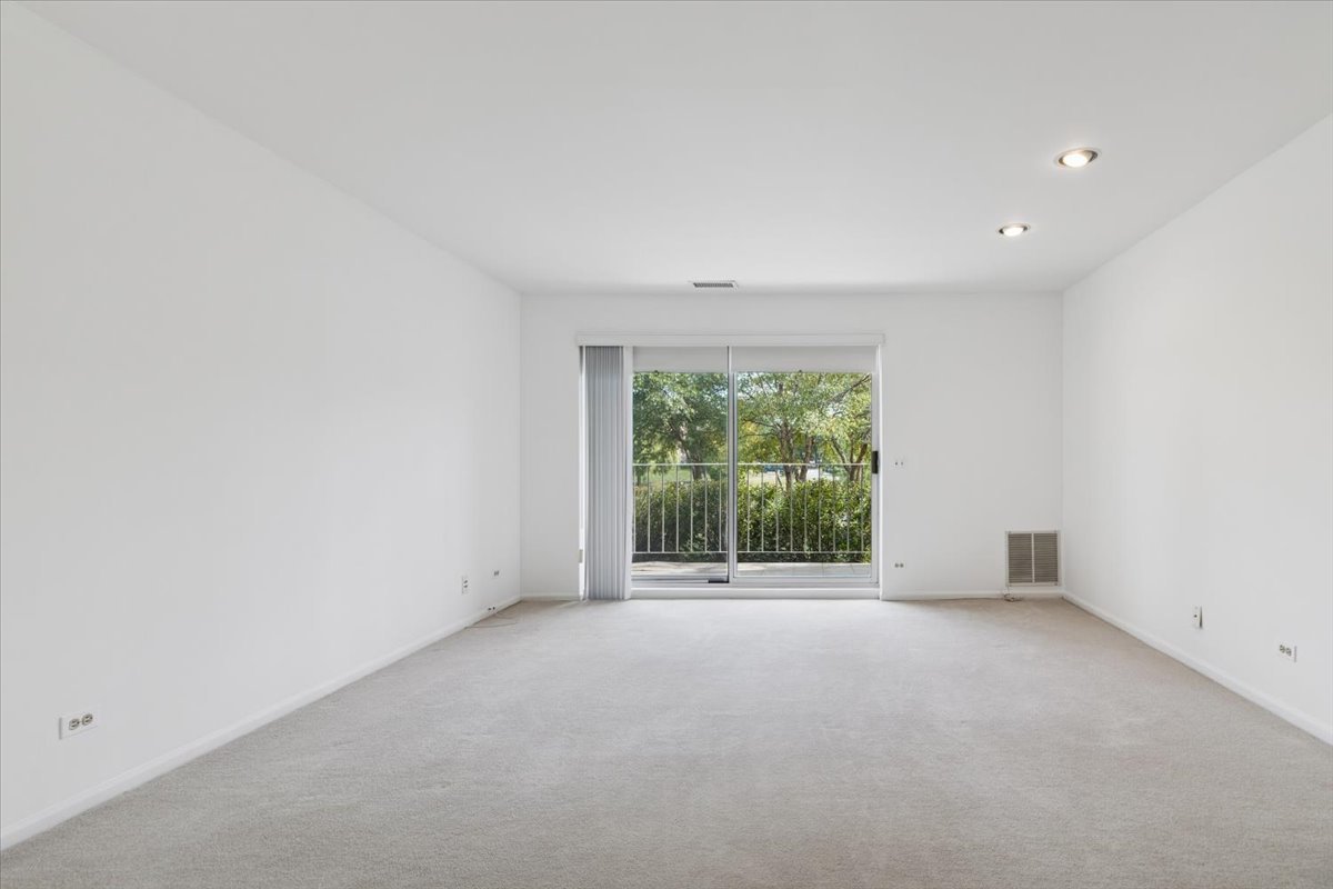 805 Leicester Road #118, Elk Grove Village, IL 60007