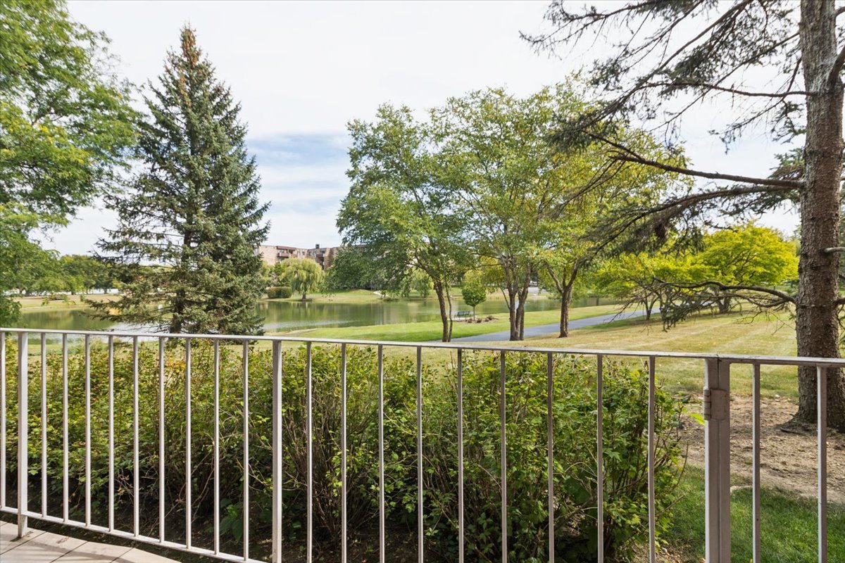 805 Leicester Road #118, Elk Grove Village, IL 60007