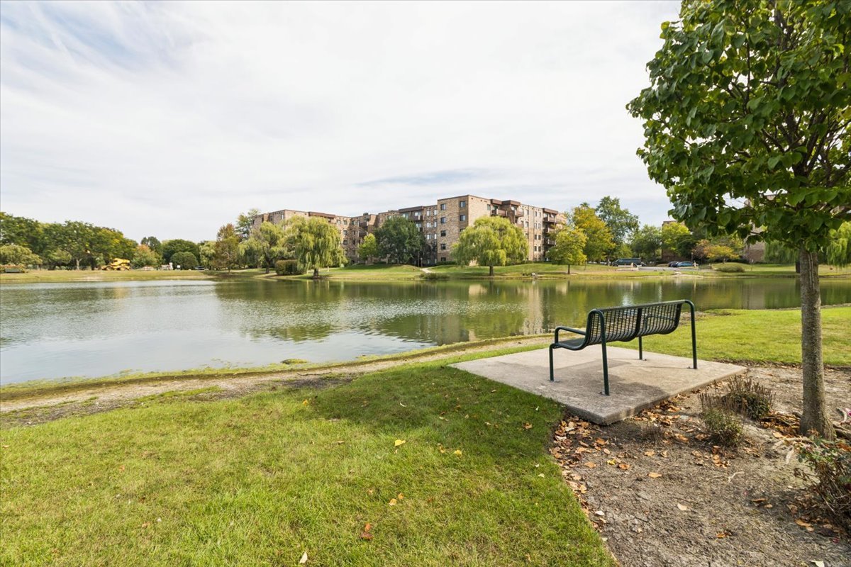 805 Leicester Road #118, Elk Grove Village, IL 60007