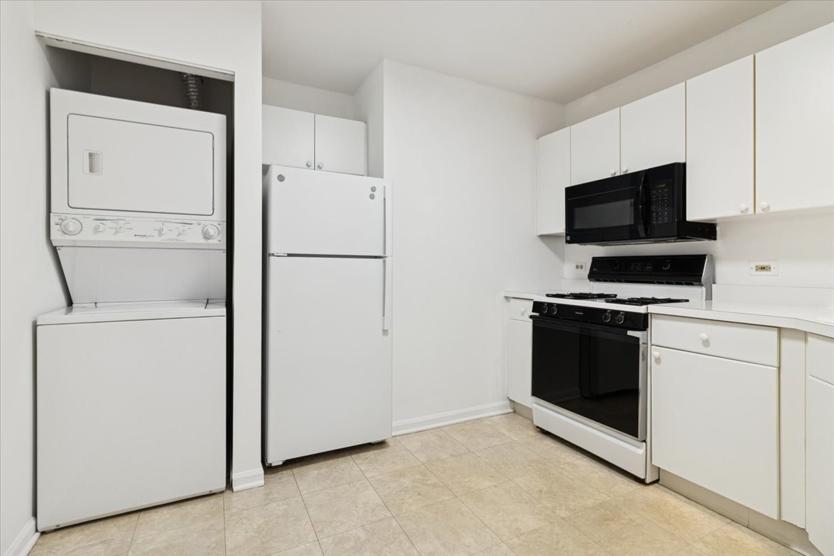 805 Leicester Road #118, Elk Grove Village, IL 60007