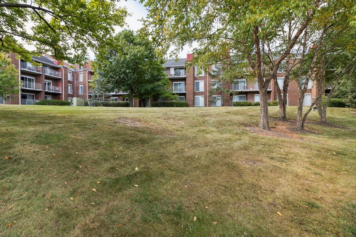 805 Leicester Road #118, Elk Grove Village, IL 60007