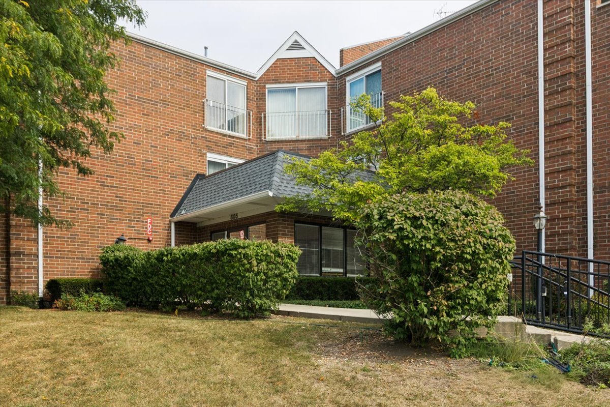 805 Leicester Road #118, Elk Grove Village, IL 60007