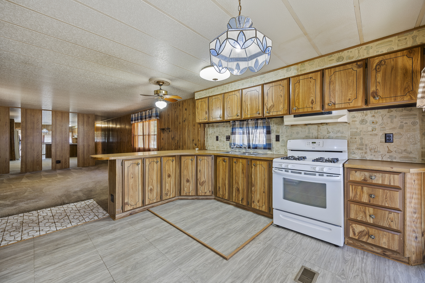 27W370 Geneva Road #19, West Chicago, IL 60185