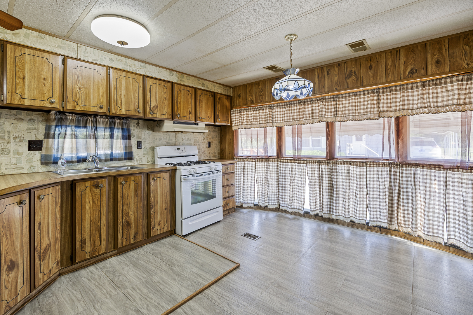 27W370 Geneva Road #19, West Chicago, IL 60185