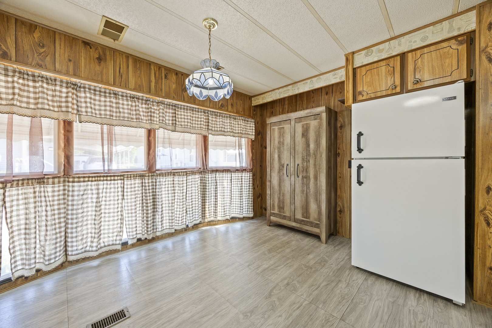 27W370 Geneva Road #19, West Chicago, IL 60185