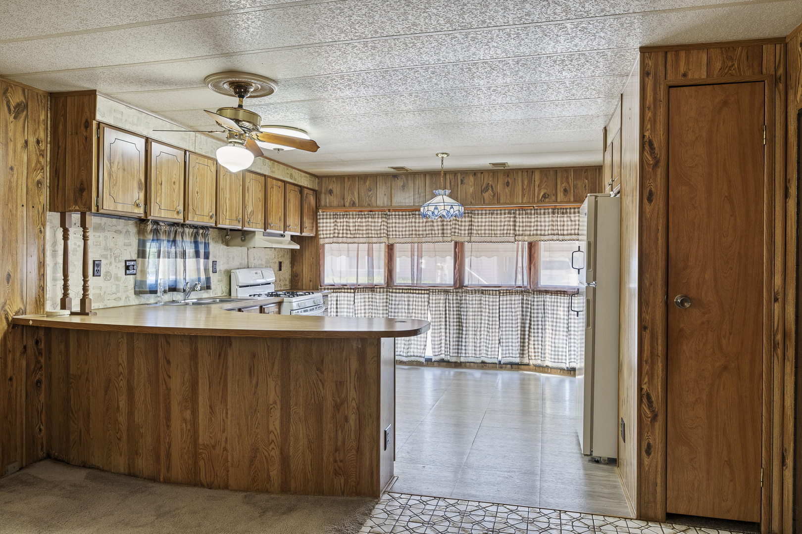27W370 Geneva Road #19, West Chicago, IL 60185