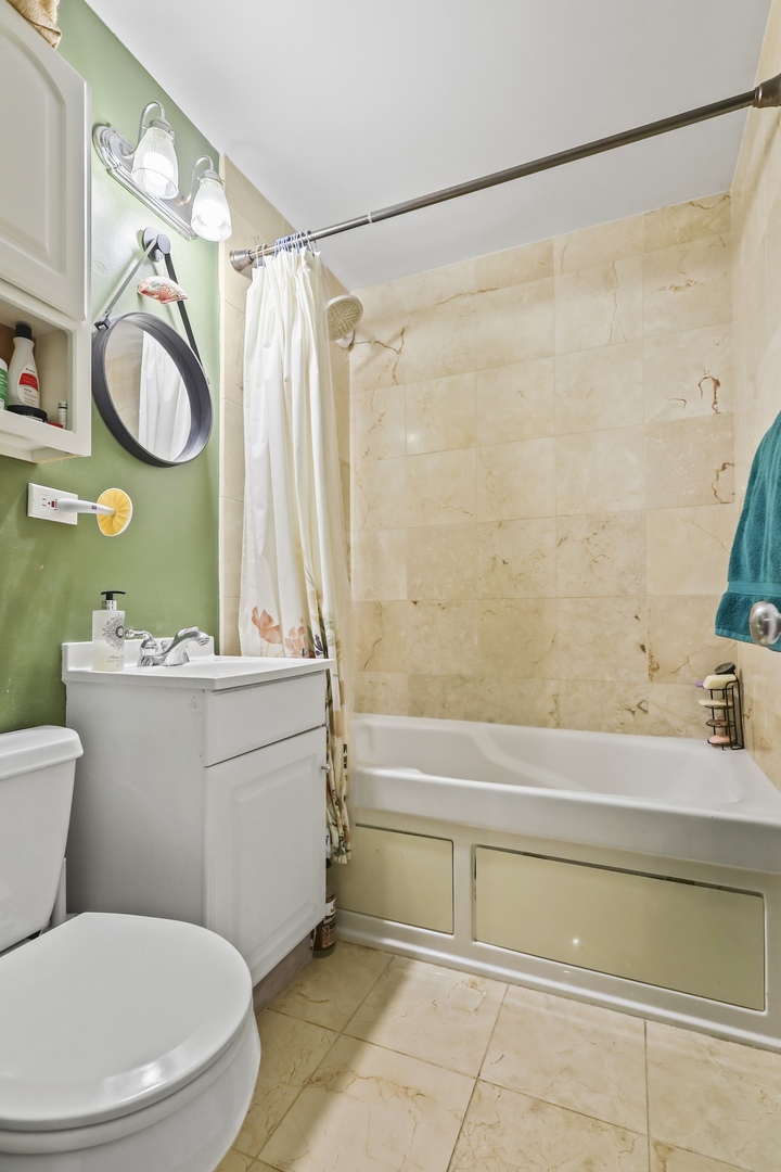2626 W Catalpa Avenue #21, Chicago, IL 60625