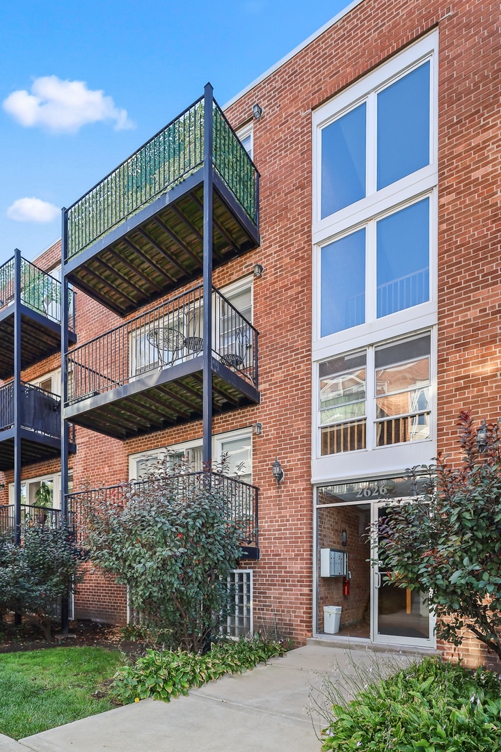 2626 W Catalpa Avenue #21, Chicago, IL 60625
