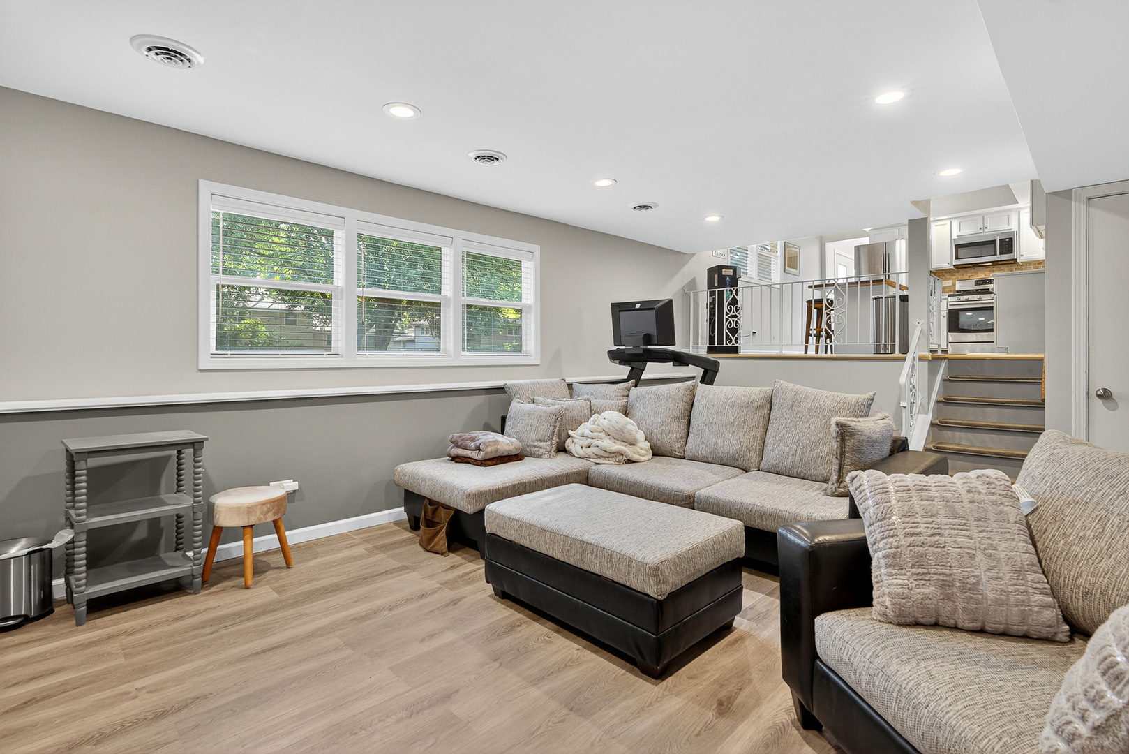 612 Edgebrook Drive, Shorewood, IL 60404