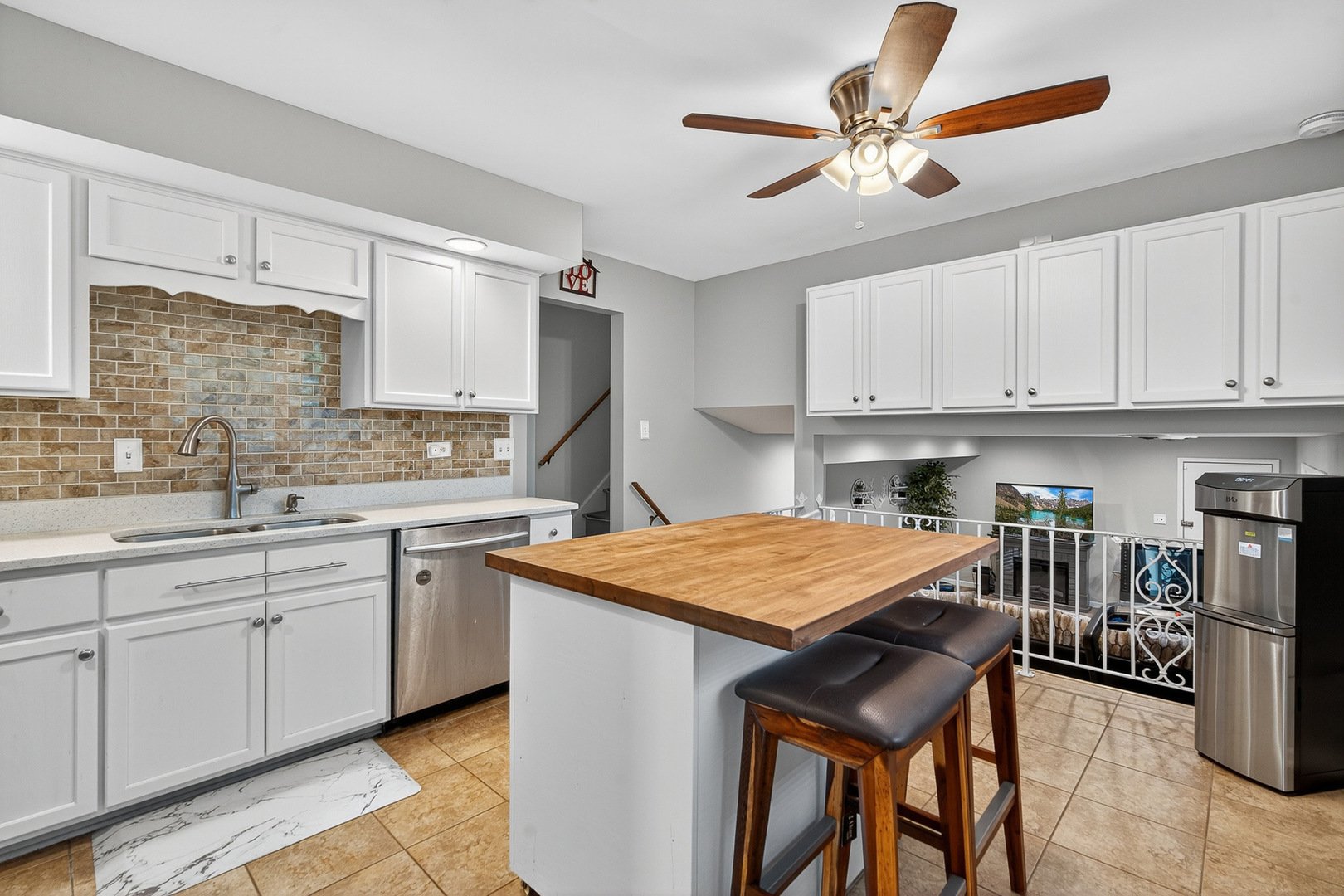 612 Edgebrook Drive, Shorewood, IL 60404