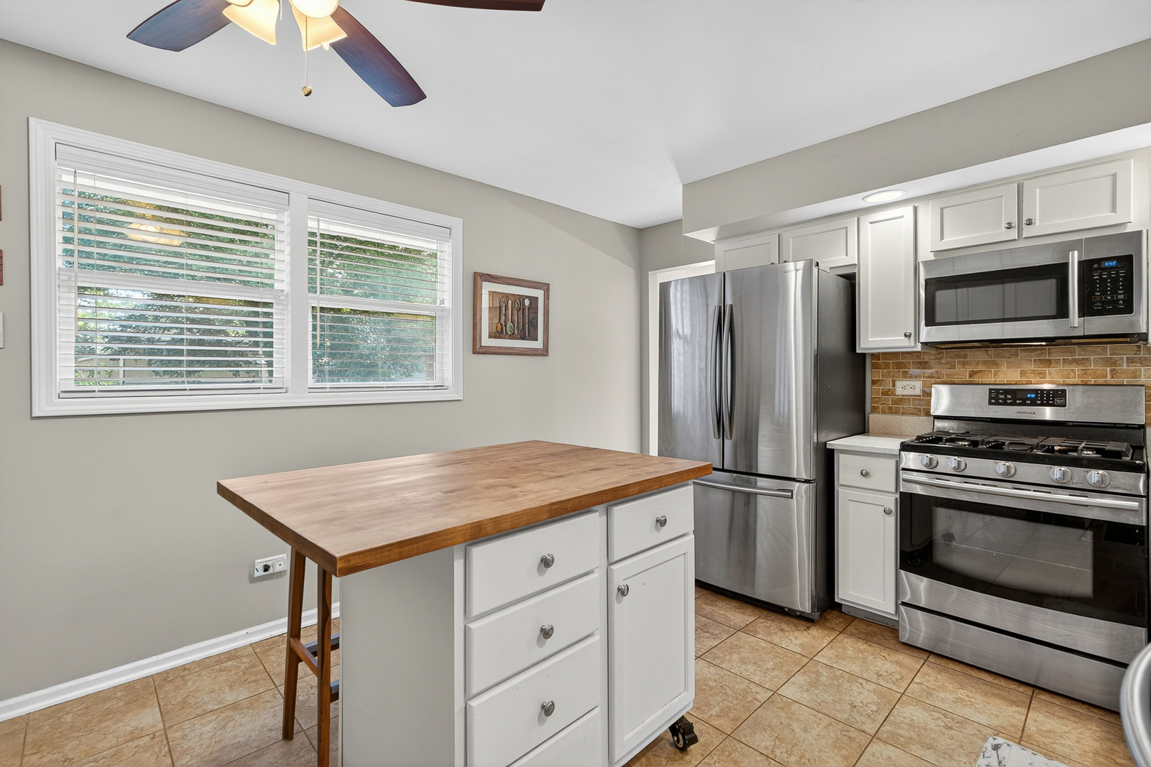 612 Edgebrook Drive, Shorewood, IL 60404