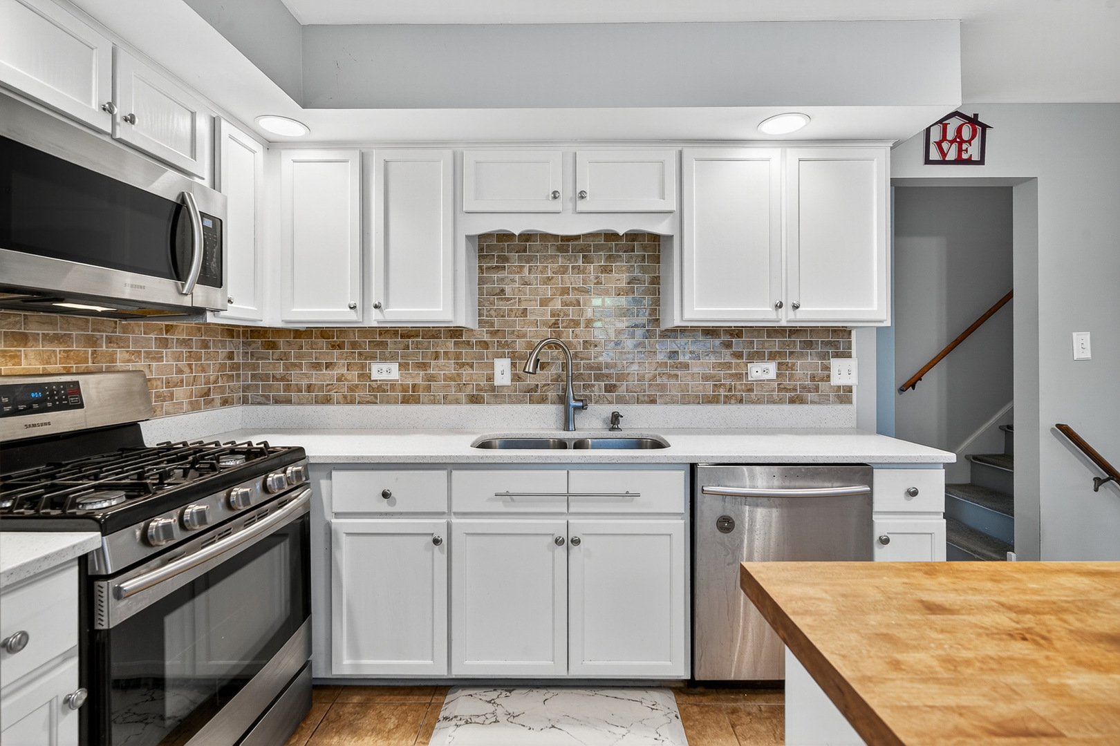 612 Edgebrook Drive, Shorewood, IL 60404