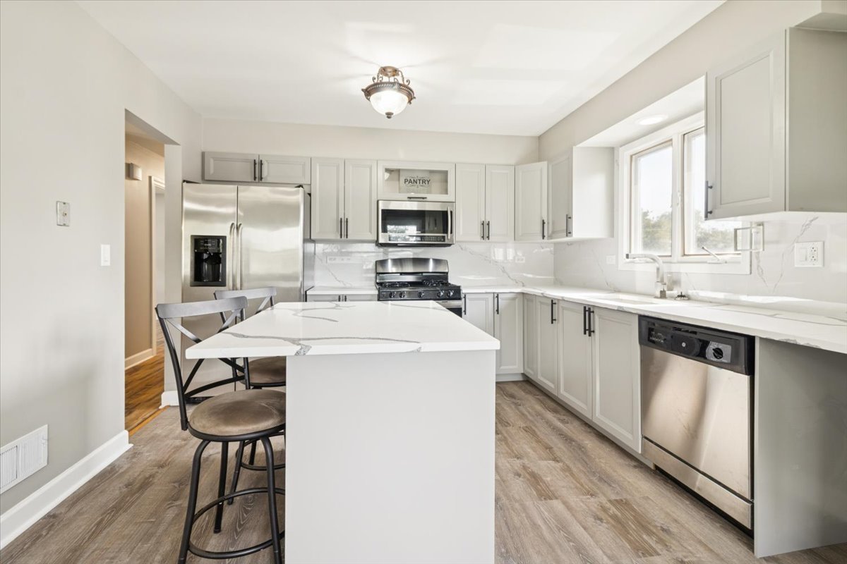 317 N Central Avenue, Wood Dale, IL 60191