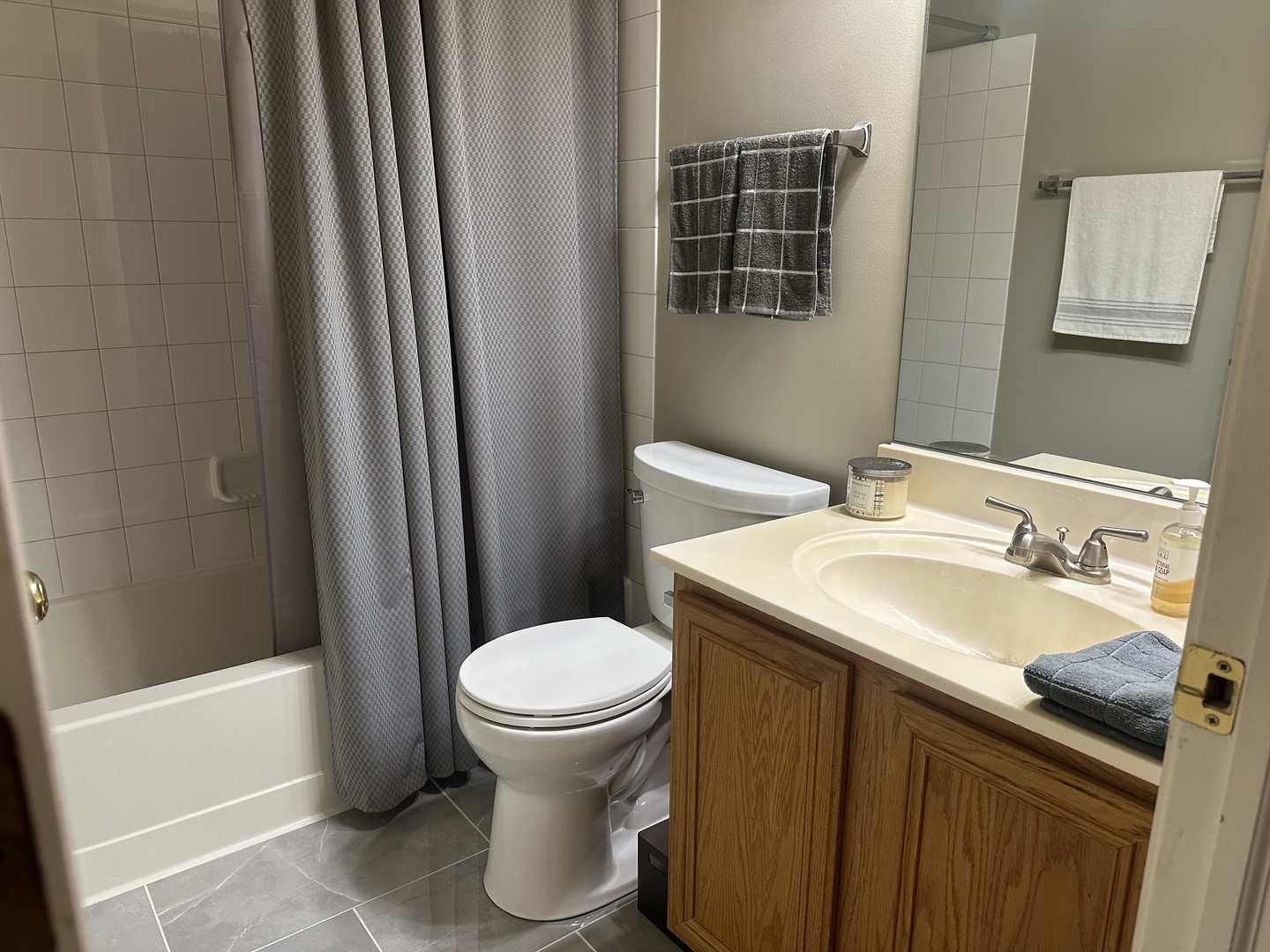 1464 Division Court, St. Charles, IL 60174