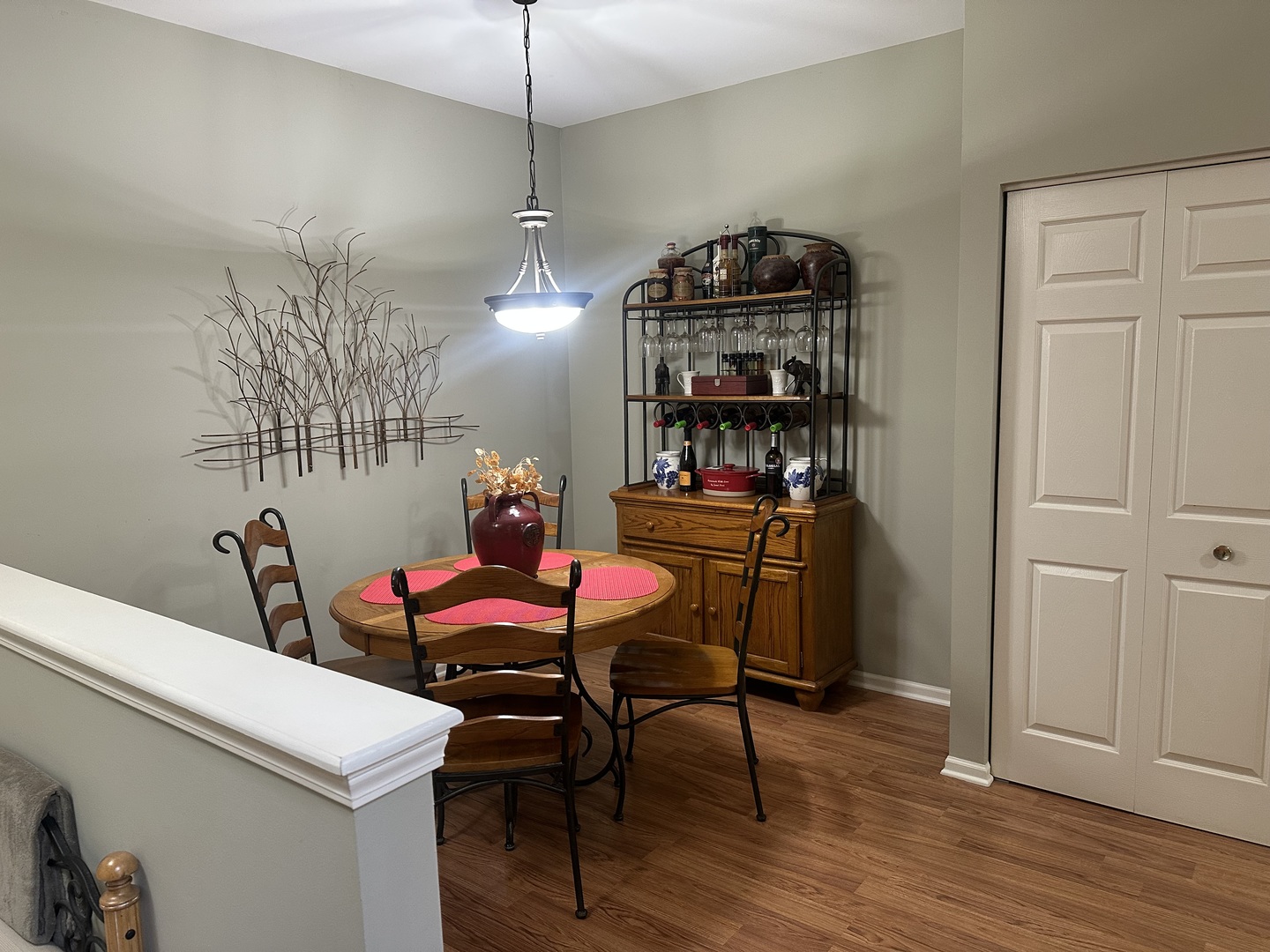 1464 Division Court, St. Charles, IL 60174