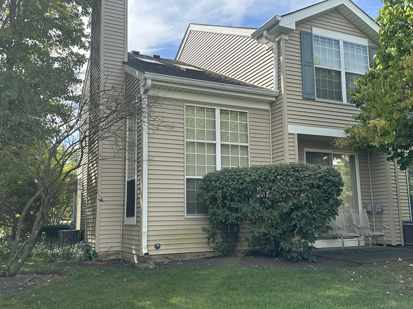 1464 Division Court, St. Charles, IL 60174