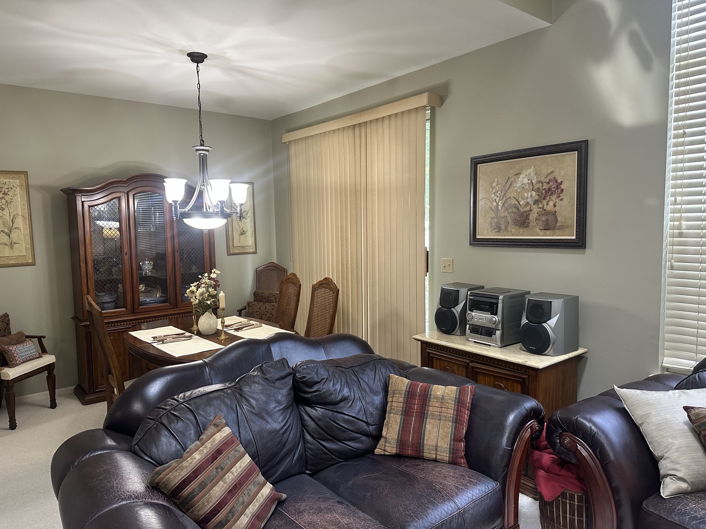 1464 Division Court, St. Charles, IL 60174
