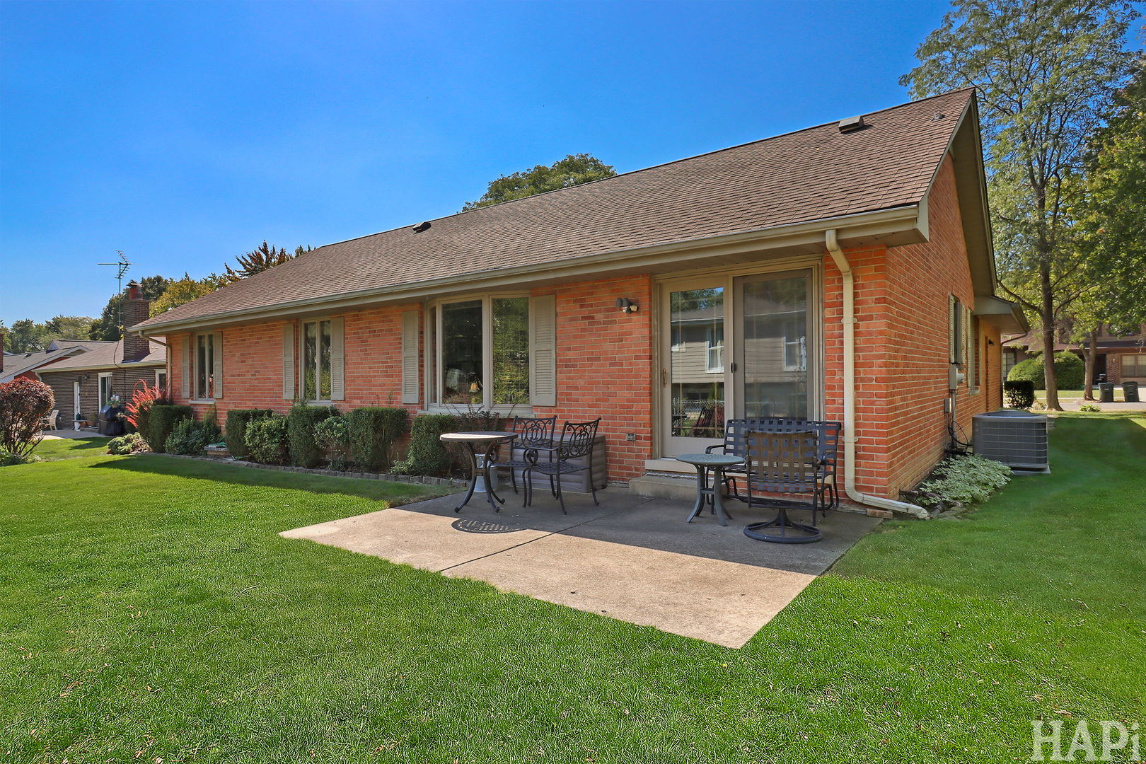945 N Carmel Drive, Palatine, IL 60074