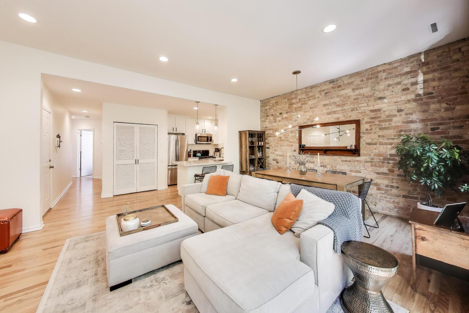 1500 N Orleans Street #3N, Chicago, IL 60610