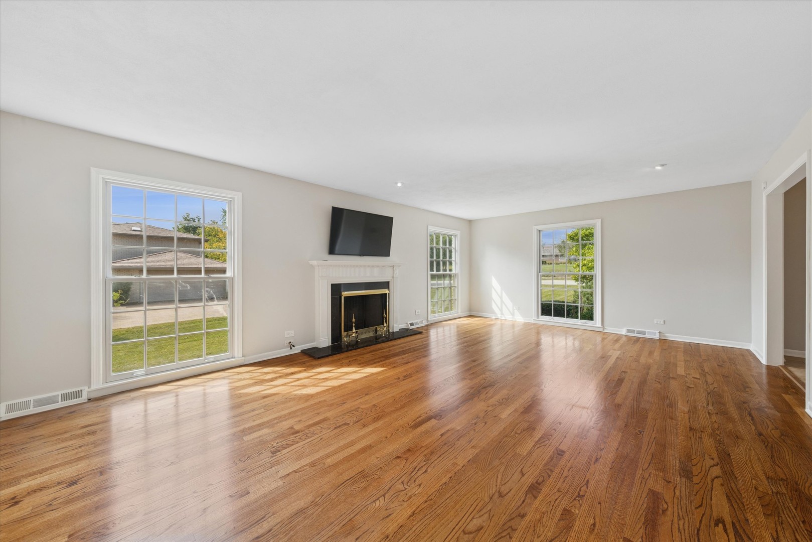 18 Shelburne Drive, Oak Brook, IL 60523