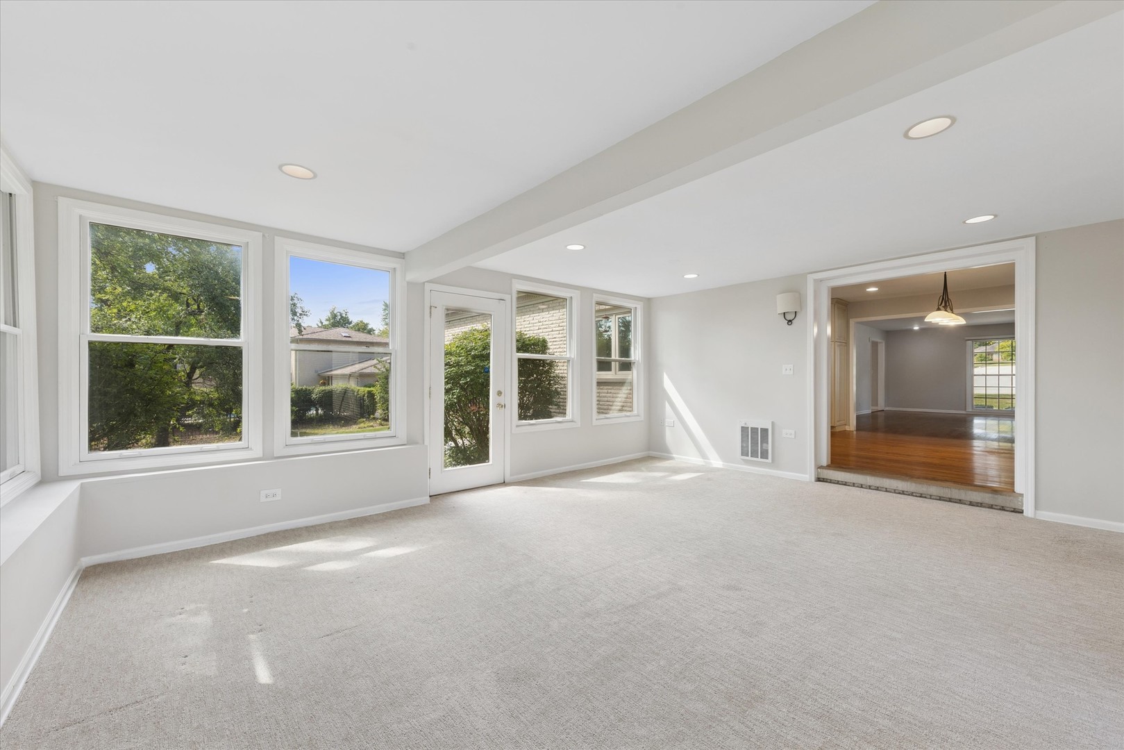 18 Shelburne Drive, Oak Brook, IL 60523