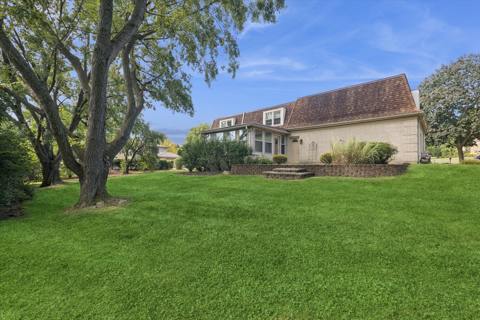 18 Shelburne Drive, Oak Brook, IL 60523