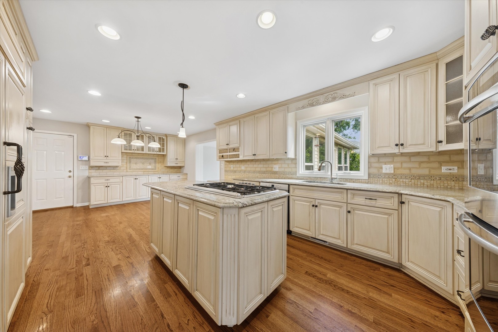 18 Shelburne Drive, Oak Brook, IL 60523