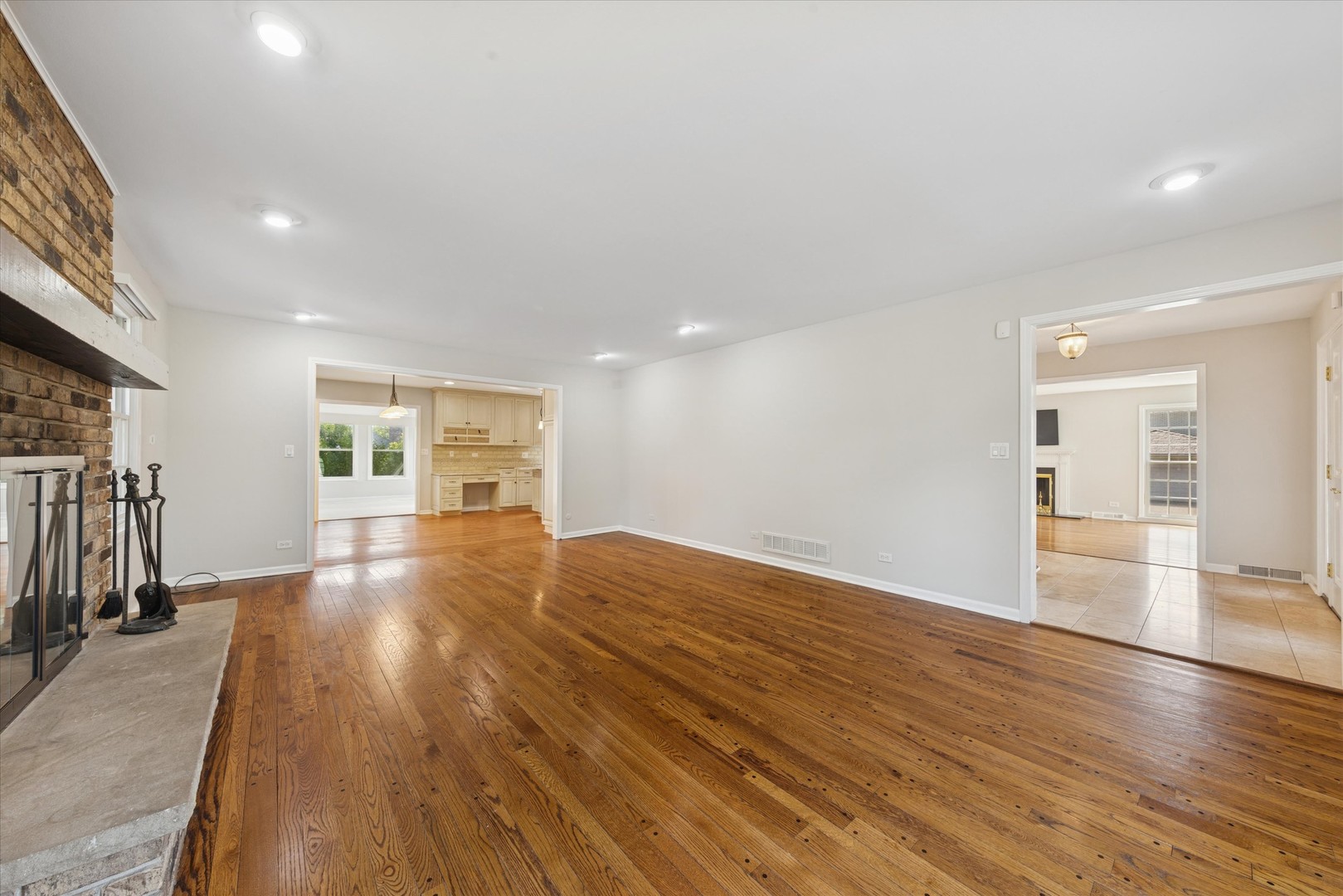 18 Shelburne Drive, Oak Brook, IL 60523