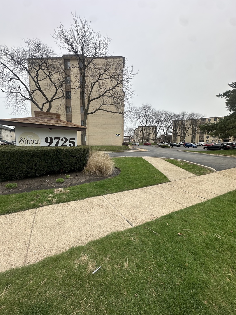 9725 S Karlov Avenue #402, Oak Lawn, IL 60453