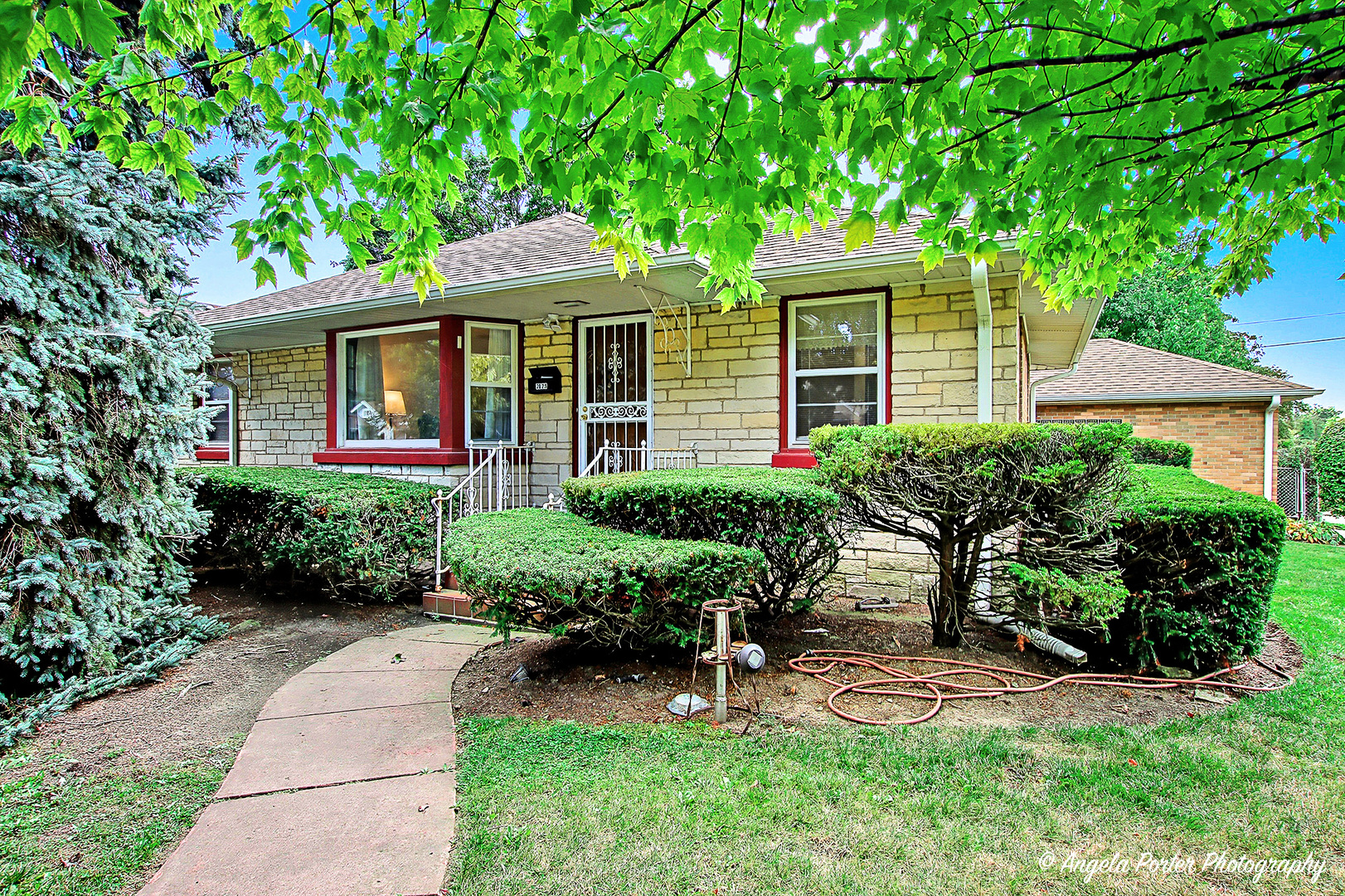 2029 Lloyd Avenue, Waukegan, IL 60085