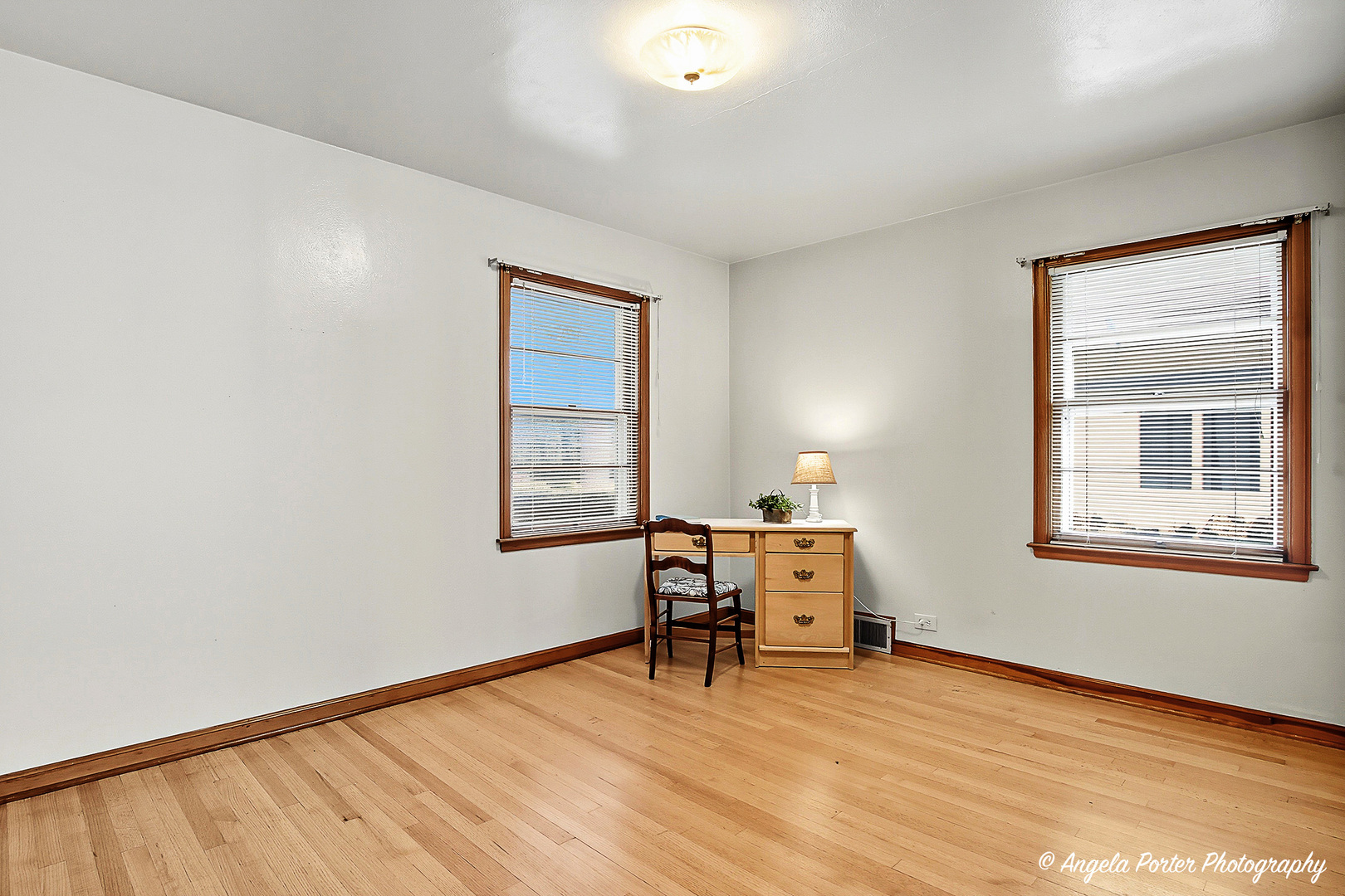 2029 Lloyd Avenue, Waukegan, IL 60085