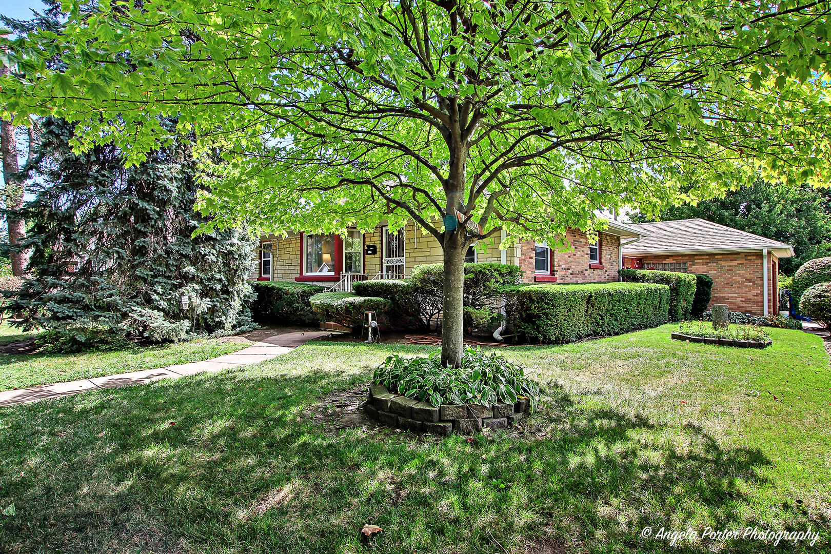 2029 Lloyd Avenue, Waukegan, IL 60085