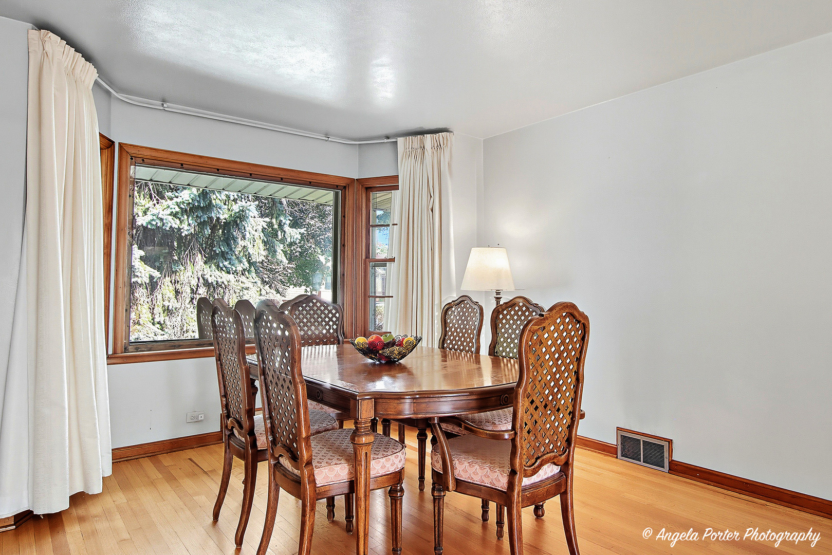 2029 Lloyd Avenue, Waukegan, IL 60085