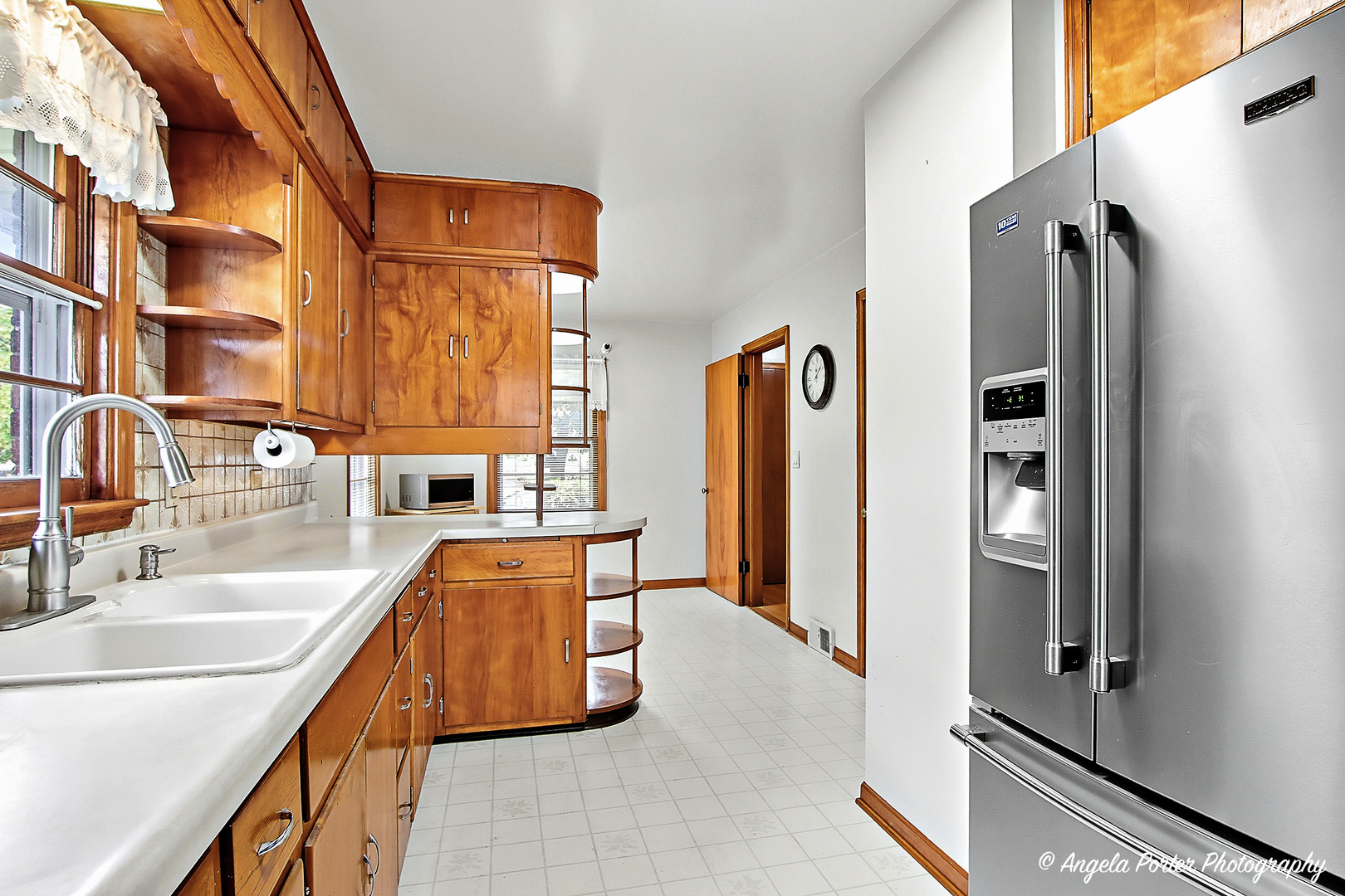 2029 Lloyd Avenue, Waukegan, IL 60085
