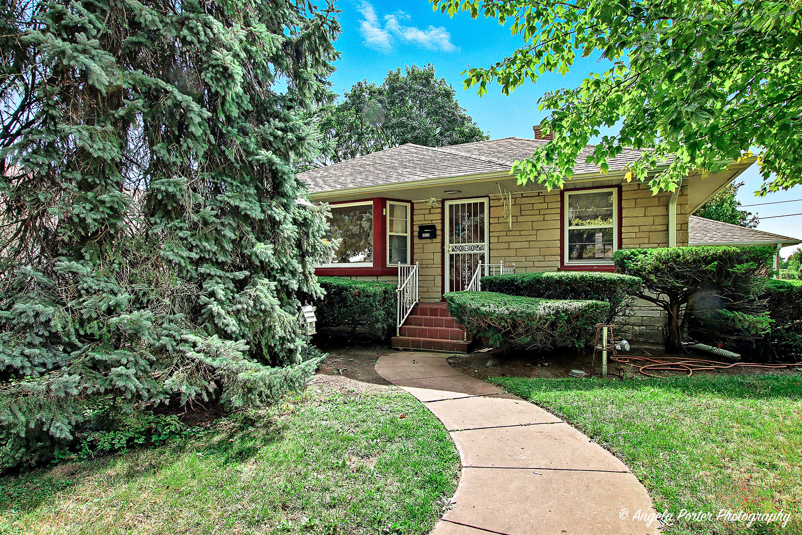 2029 Lloyd Avenue, Waukegan, IL 60085