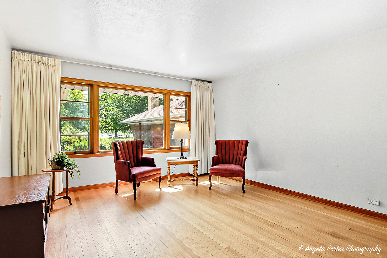 2029 Lloyd Avenue, Waukegan, IL 60085