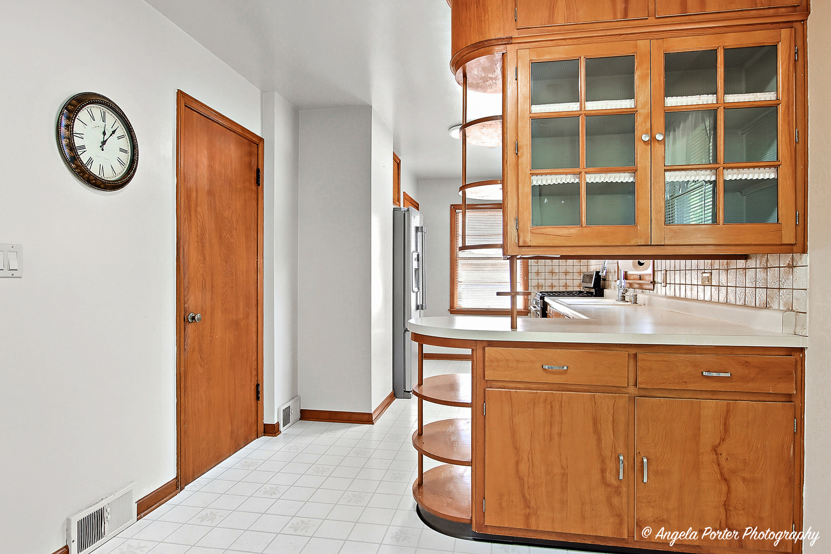 2029 Lloyd Avenue, Waukegan, IL 60085
