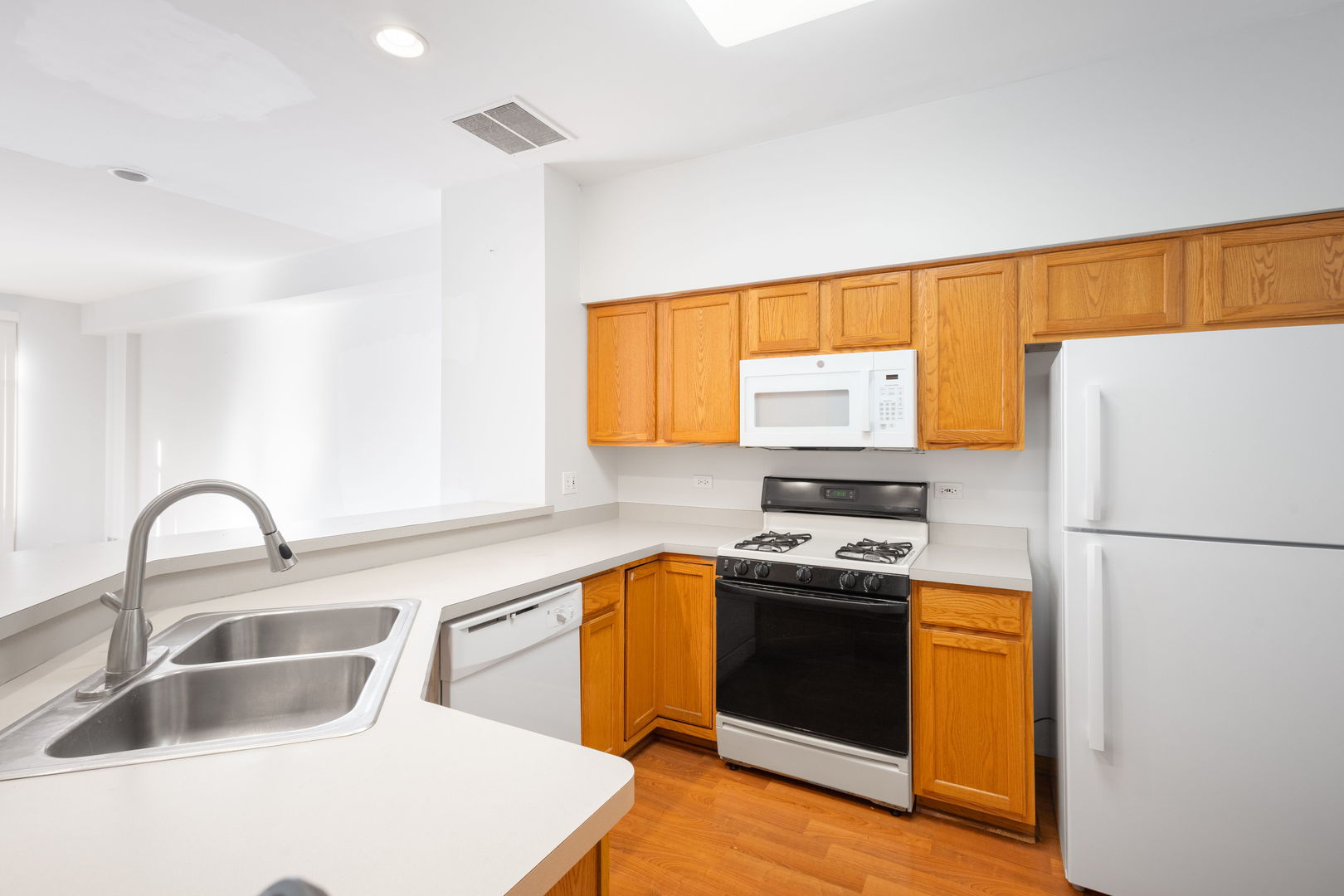 2877 Stonewater Drive #2877, Naperville, IL 60564