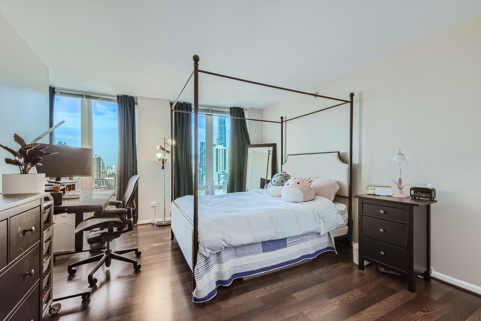 345 N La Salle Drive #2701, Chicago, IL 60654