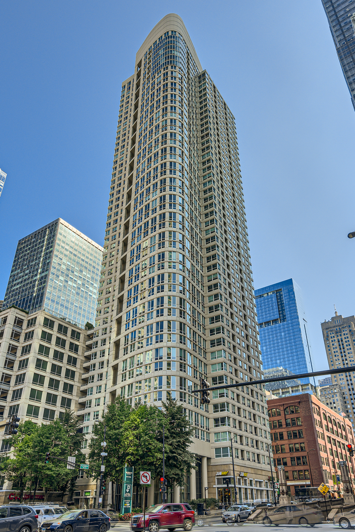 345 N La Salle Drive #2701, Chicago, IL 60654