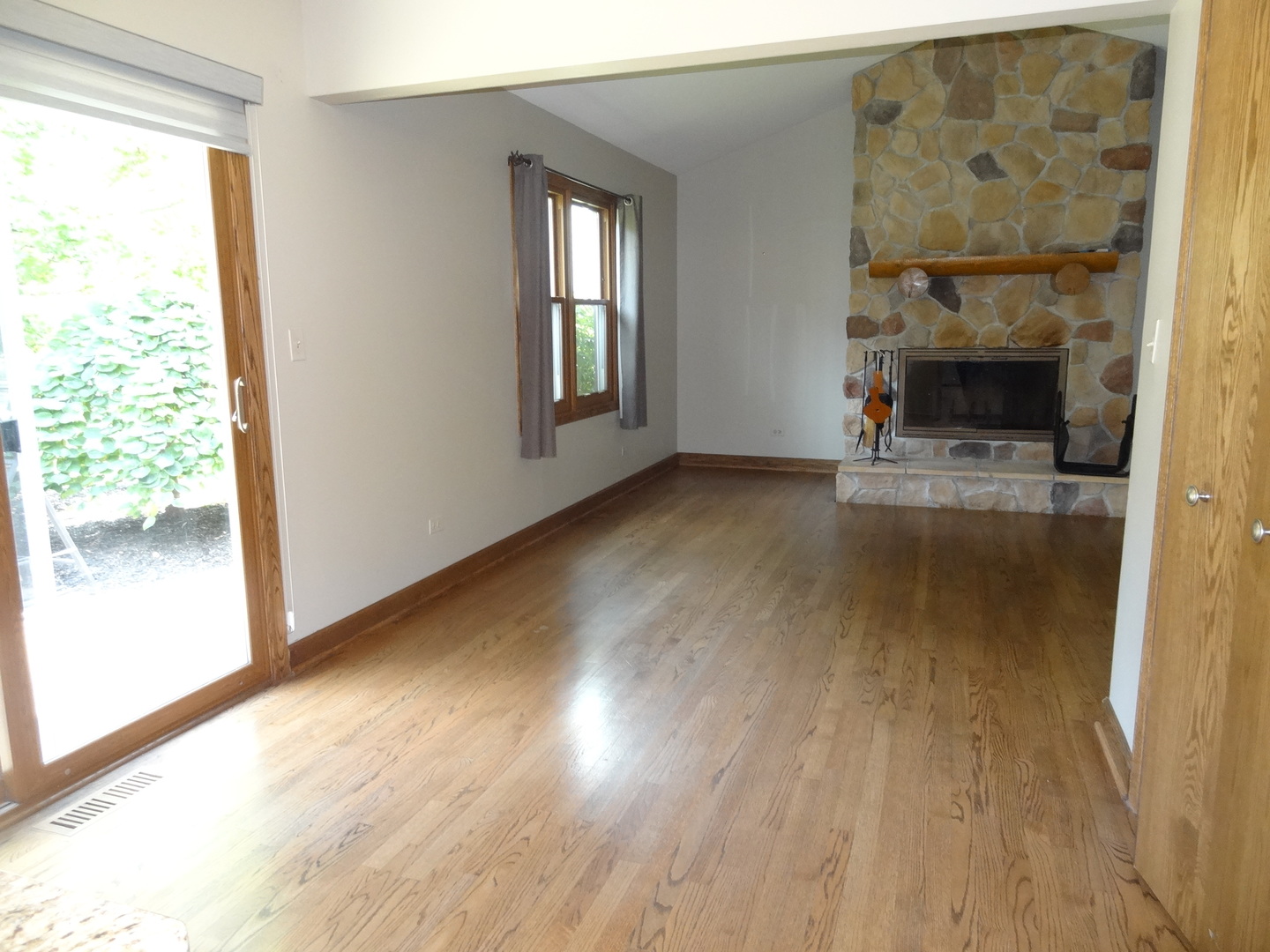 51 S Pershing Avenue, Mundelein, IL 60060