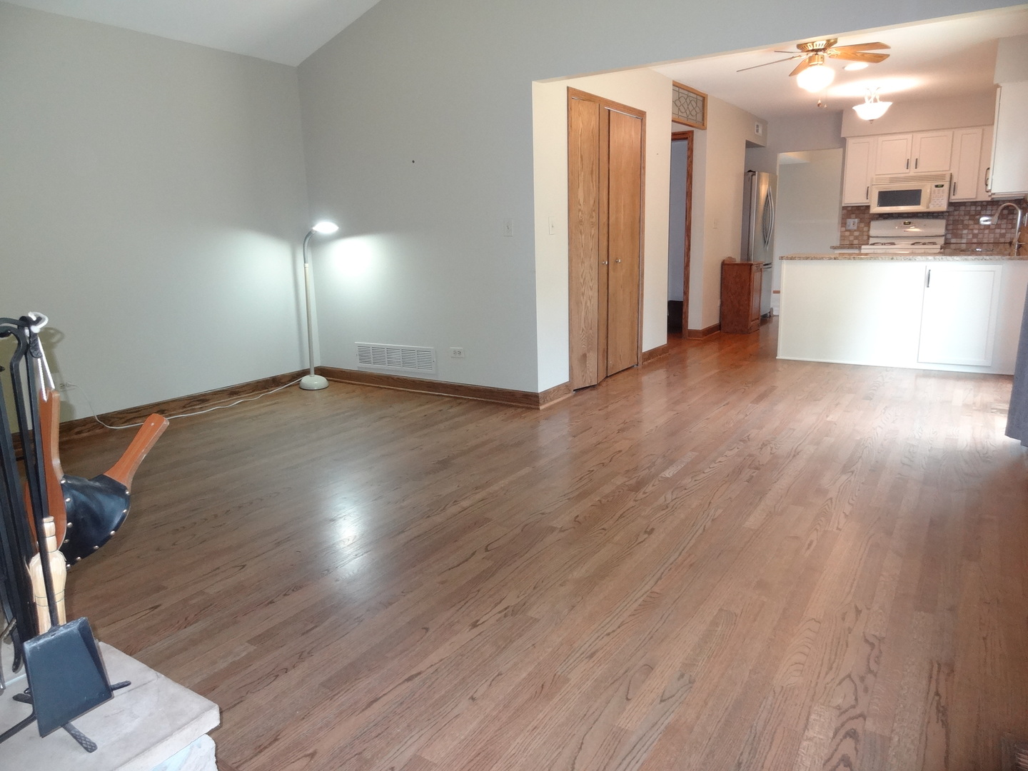 51 S Pershing Avenue, Mundelein, IL 60060