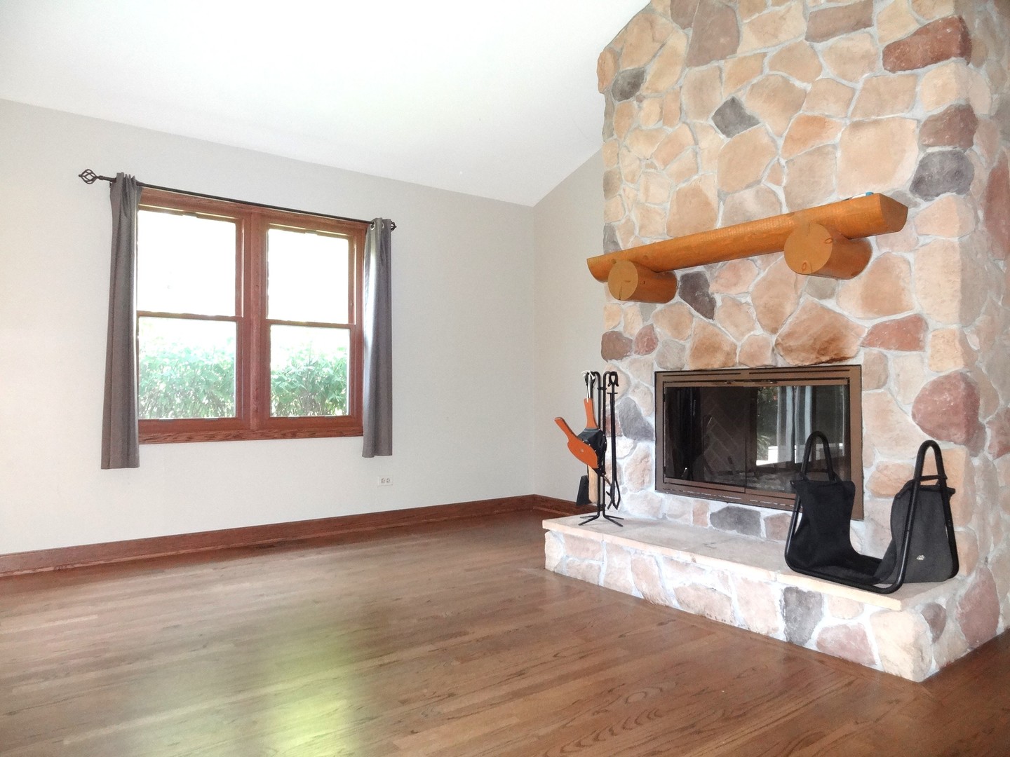 51 S Pershing Avenue, Mundelein, IL 60060