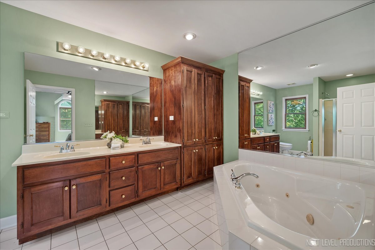 473 Bond Drive, Batavia, IL 60510