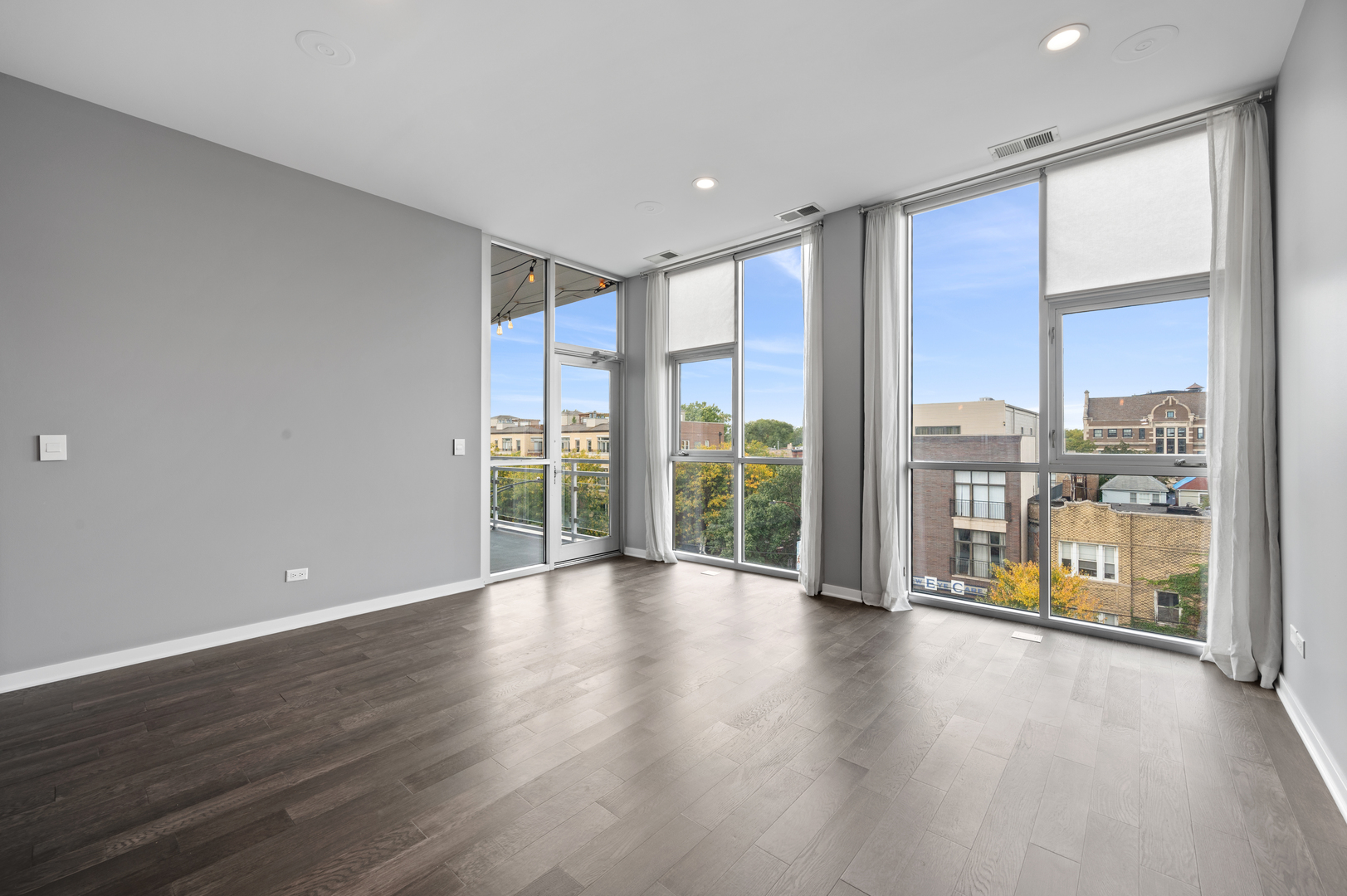1550 W Cornelia Avenue #403, Chicago, IL 60657